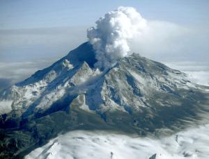 Redoubt volcano plume