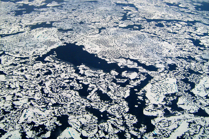 Arctic sea ice cracks